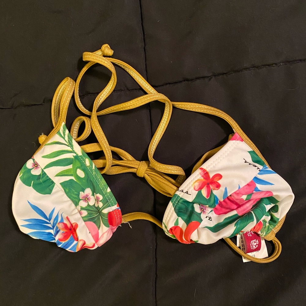 Guess Hawaiian bikini top